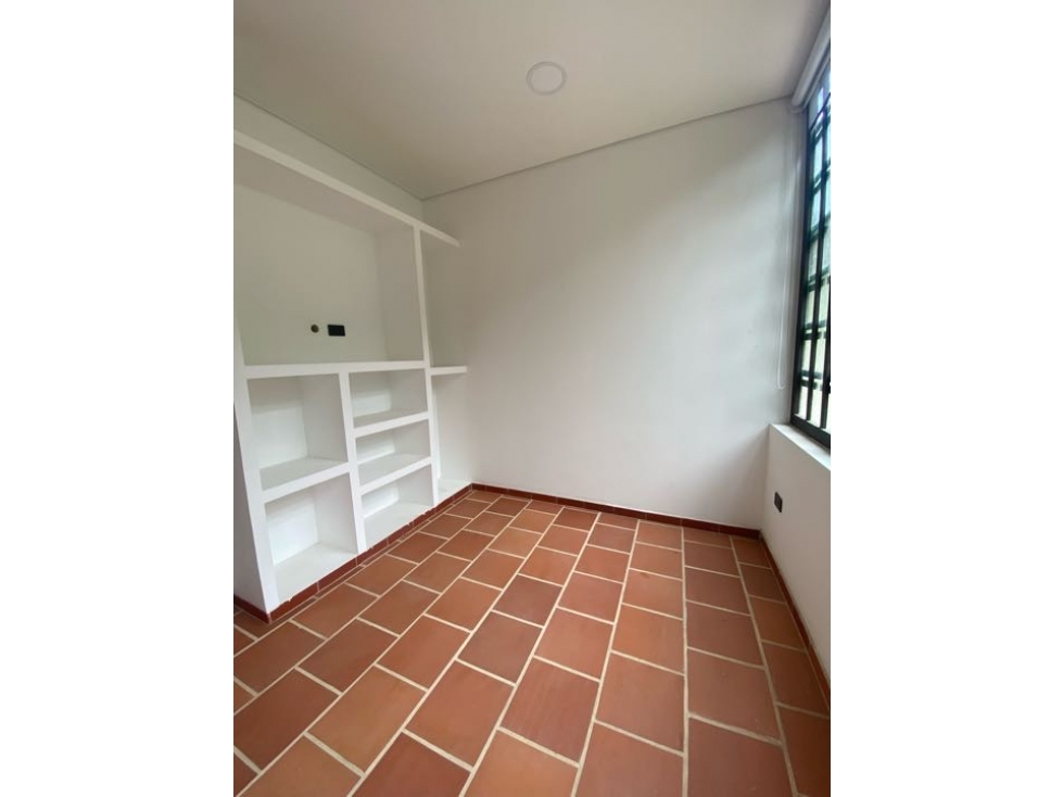 Vendo casa para estrenar con piscina