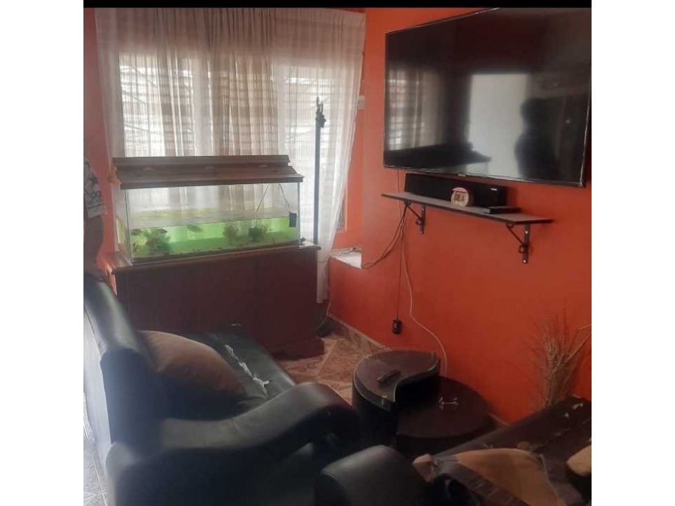 VENDO CASA SEGUNDO PISO EN PEDREGAL PARTE BAJA