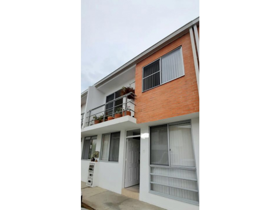 Vendo hermosa casa en conjunto en cerritos Pereira