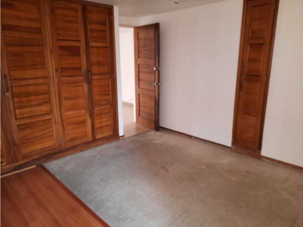 Vendo para remodelar Apartamento (94/18)