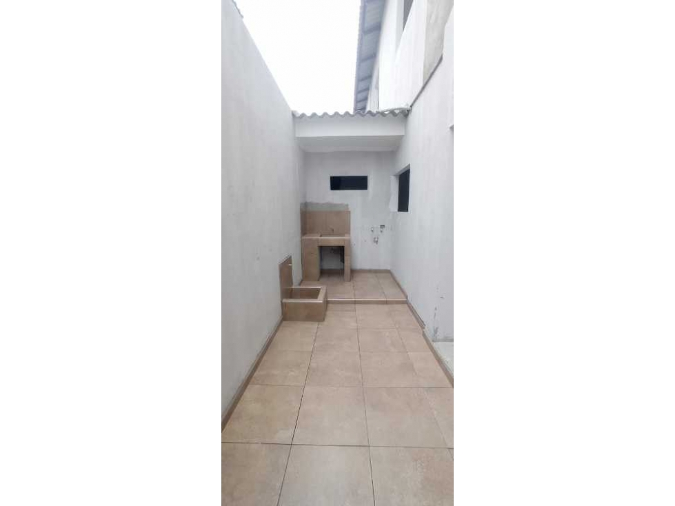 Venta de casa de dos pisos en Urb Mi Refugio, Montería