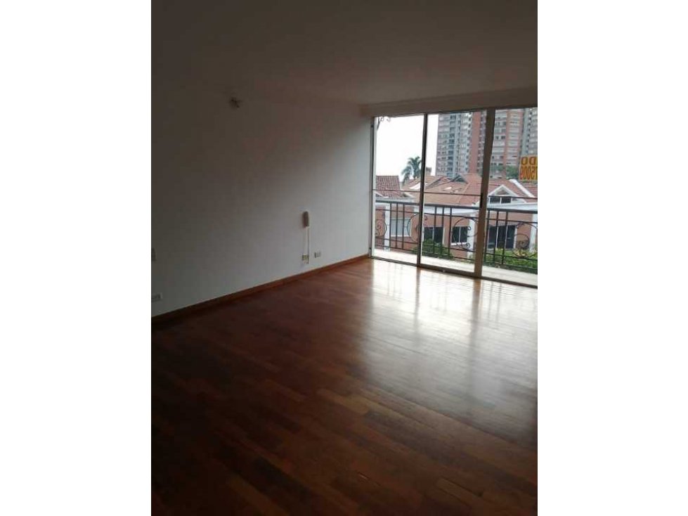 Venta de casa unifamiliar en Altos del Poblado, Medellín