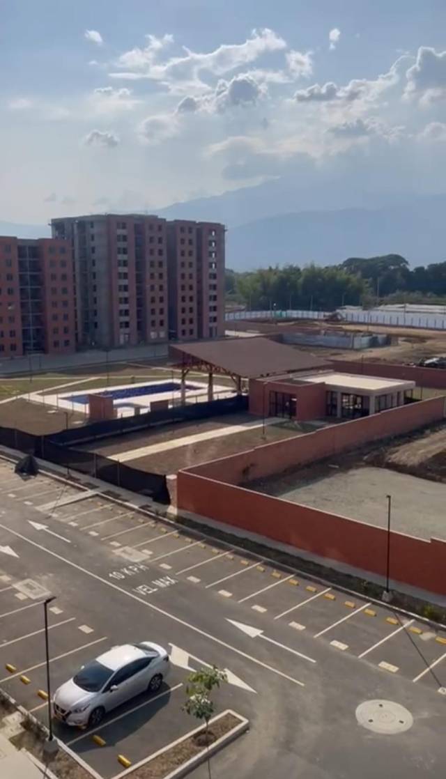 Apartamento En Cuarto Piso En Campos De Pangola Torres